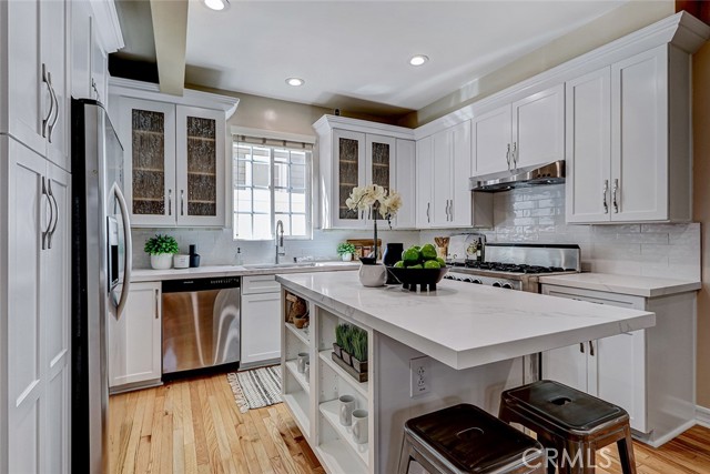 Detail Gallery Image 28 of 75 For 104 Saint Joseph Ave, Long Beach,  CA 90803 - 5 Beds | 3 Baths