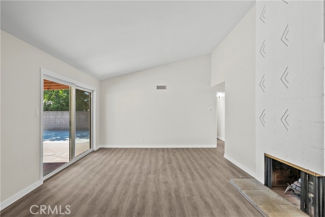 Detail Gallery Image 7 of 32 For 18644 Liggett St, Northridge,  CA 91324 - 3 Beds | 2 Baths