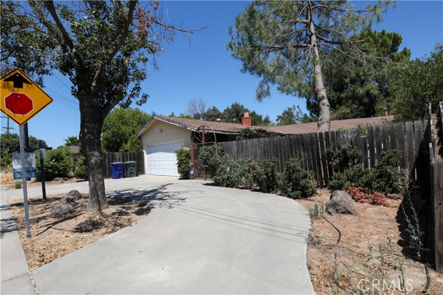 Detail Gallery Image 3 of 7 For 2409 Edgebrook Dr, Modesto,  CA 95354 - 3 Beds | 2 Baths