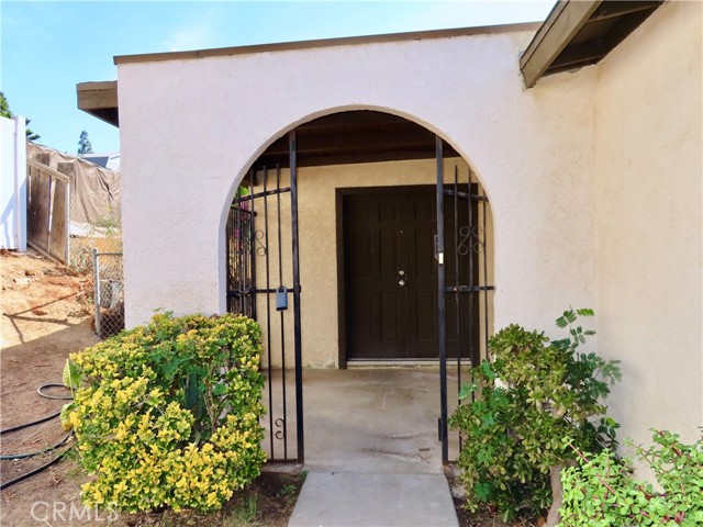 6149 La Sierra Avenue, Riverside CA: https://media.crmls.org/medias/8483c129-1d9b-4605-ad66-a5975b0fddc8.jpg