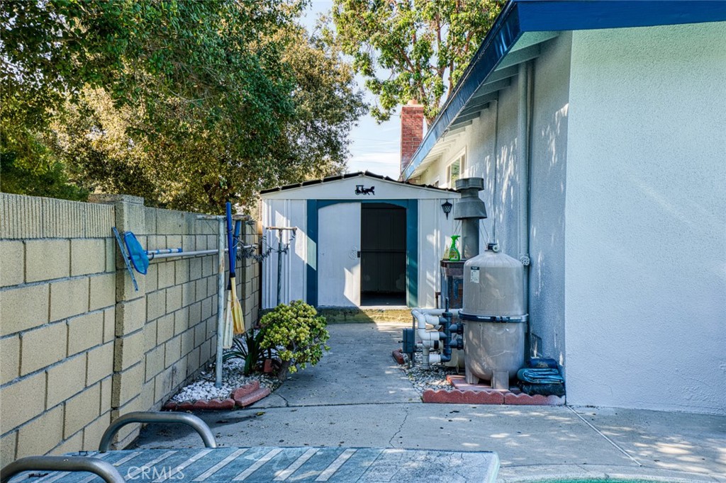 https://media.crmls.org/medias/84845026-3cdd-4043-8dca-0c878d4cd8d3.jpg?preset=X-Large