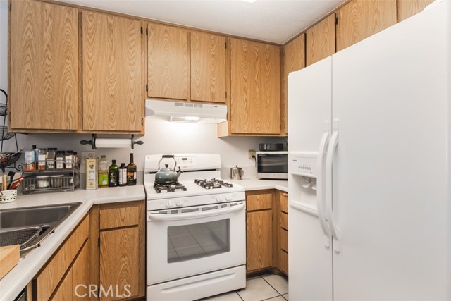 Detail Gallery Image 11 of 24 For 23530 Newhall Ave #5,  Newhall,  CA 91321 - 3 Beds | 2/1 Baths