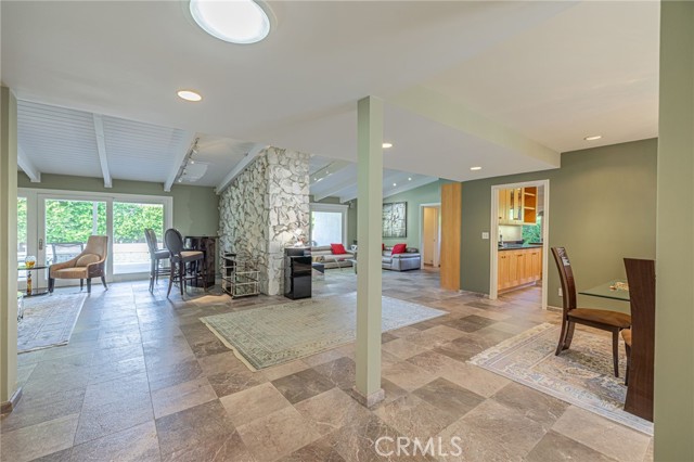 Detail Gallery Image 11 of 62 For 18621 Paseo Nuevo Dr, Tarzana,  CA 91356 - 4 Beds | 3/1 Baths