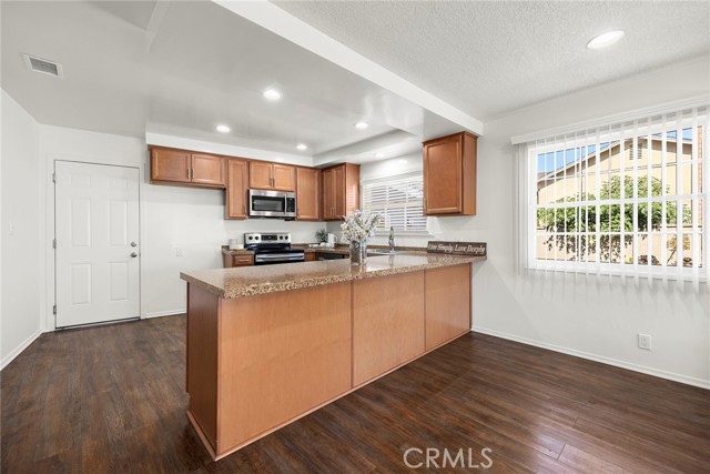 Detail Gallery Image 3 of 26 For 1418 E Wilshire Ave, Fullerton,  CA 92831 - 3 Beds | 2 Baths