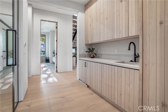 Detail Gallery Image 11 of 34 For 4830 Valjean Ave, Encino,  CA 91436 - 5 Beds | 5/1 Baths