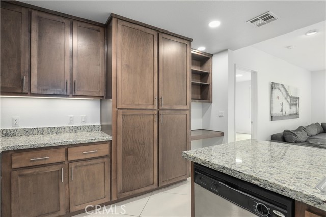 Detail Gallery Image 12 of 39 For 21301 Erwin St #416,  Woodland Hills,  CA 91367 - 2 Beds | 2 Baths