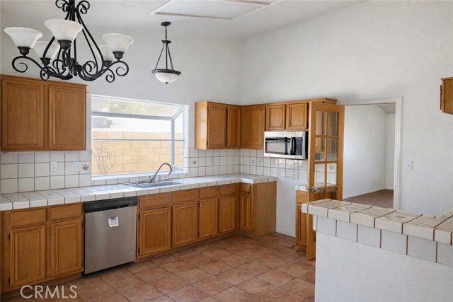 Detail Gallery Image 2 of 25 For 12590 High Desert, Victorville,  CA 92392 - 4 Beds | 2 Baths