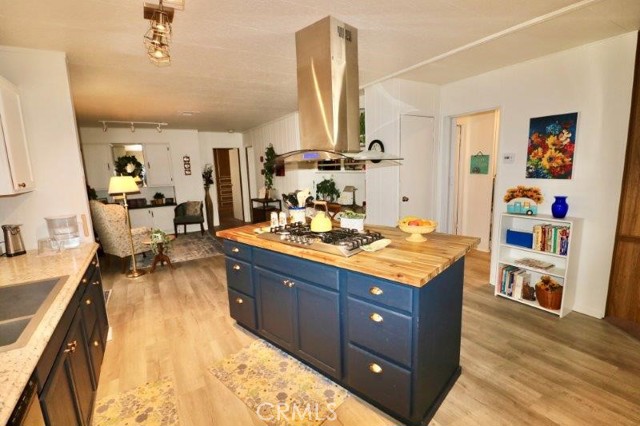 Detail Gallery Image 27 of 46 For 12726 Lake Forest Dr #25,  La Mirada,  CA 90638 - 2 Beds | 2 Baths