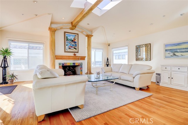 309 3rd Street, Manhattan Beach CA: https://media.crmls.org/medias/8487c587-2768-4e88-8604-423d63f71b22.jpg