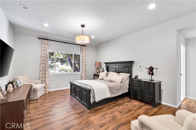 Detail Gallery Image 25 of 59 For 18090 Karen Dr, Encino,  CA 91316 - 4 Beds | 2/1 Baths