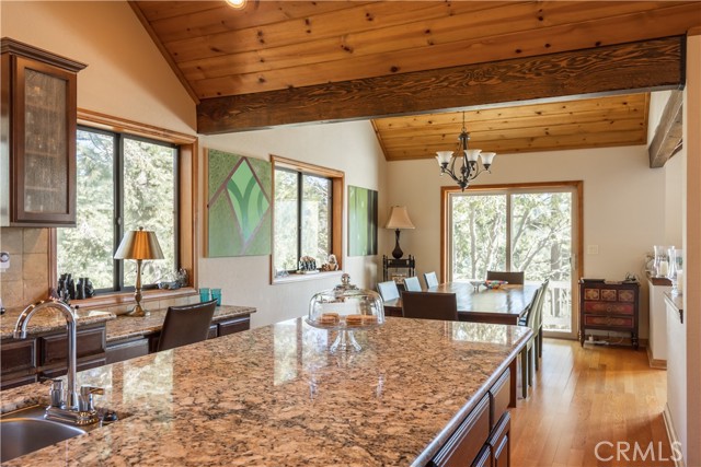 Detail Gallery Image 14 of 47 For 26565 Walnut Hills Dr, Lake Arrowhead,  CA 92391 - 6 Beds | 3/1 Baths