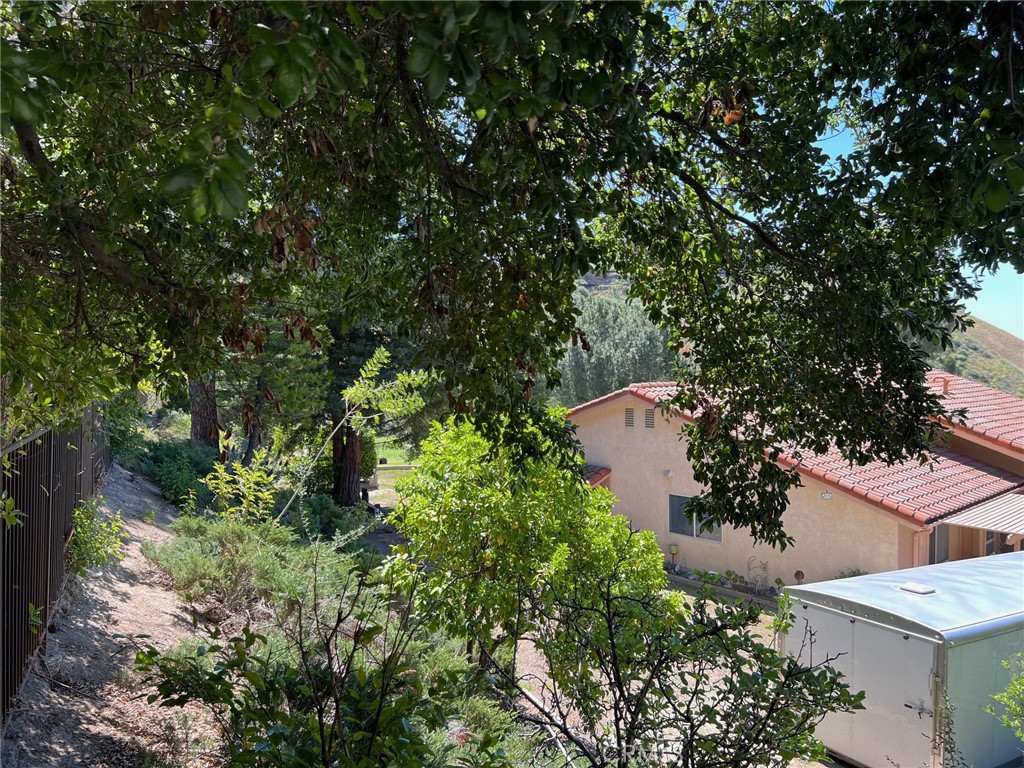 https://media.crmls.org/medias/8488b658-8c41-4409-b5e0-5546cf109ce4.jpg?preset=X-Large