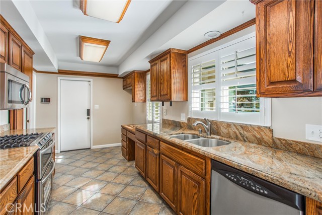 Detail Gallery Image 14 of 47 For 740 E Parkdale Dr, San Bernardino,  CA 92404 - 4 Beds | 2/1 Baths