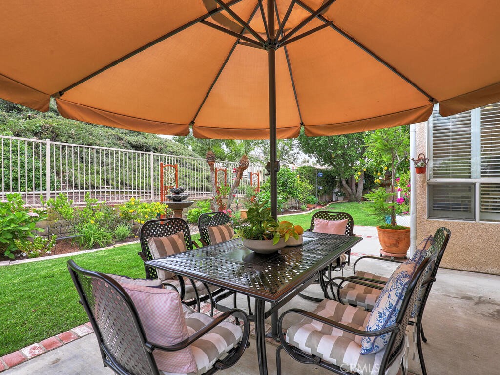 https://media.crmls.org/medias/84891443-0ce1-4cba-ae8d-db9444f7db99.jpg?preset=X-Large