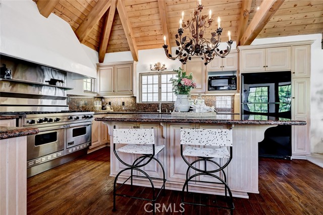 2917 N Poinsettia Avenue, Manhattan Beach CA: https://media.crmls.org/medias/8489a737-7578-41ad-a6c6-dbdc5529cf7d.jpg