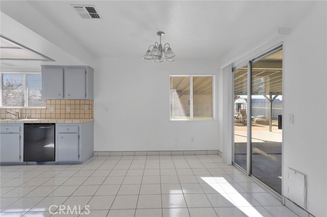 Detail Gallery Image 13 of 40 For 16757 Danbury, Hesperia,  CA 92345 - 3 Beds | 2 Baths