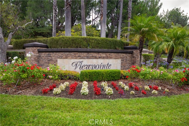 1033 S Dewcrest Drive, Anaheim CA: https://media.crmls.org/medias/848ae527-11d7-4e2c-87eb-31a87622647a.jpg