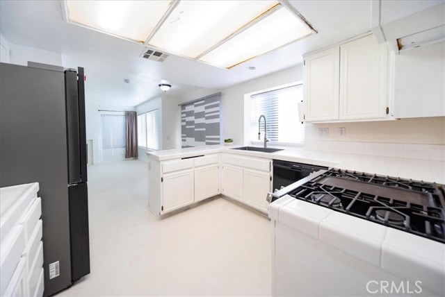 Detail Gallery Image 15 of 41 For 27552 via Real, Menifee,  CA 92585 - 4 Beds | 3 Baths