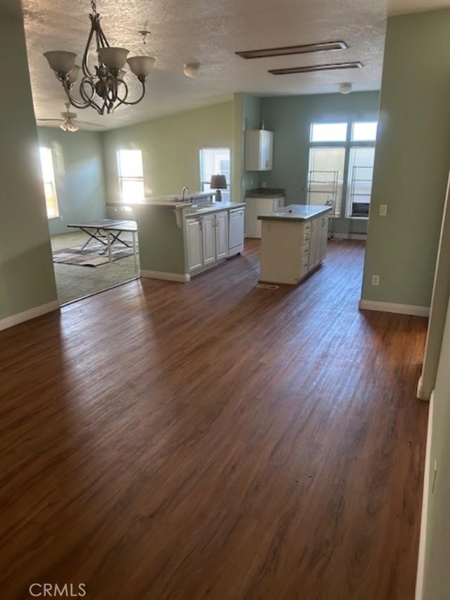 19179 Westlawn, Hesperia CA: https://media.crmls.org/medias/848b72b0-4cae-4334-8219-0309b52d3616.jpg