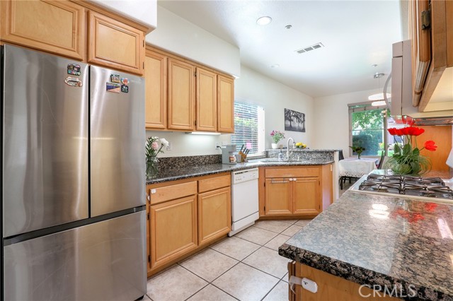 Detail Gallery Image 10 of 39 For 3738 Springmount St, Riverside,  CA 92501 - 3 Beds | 2/1 Baths