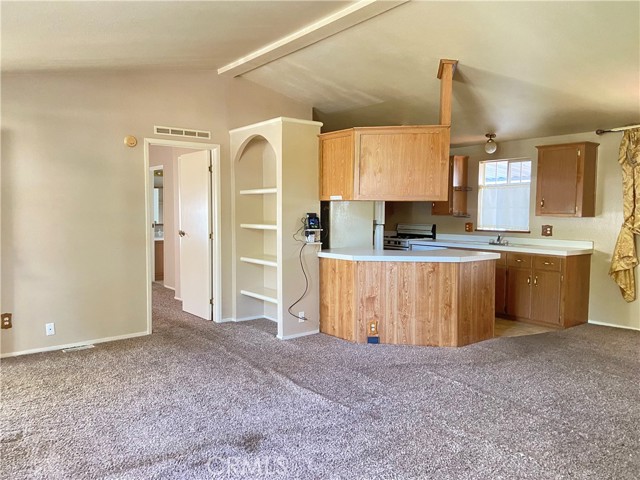 567 E Lassen Avenue, Chico CA: https://media.crmls.org/medias/848c4ed3-d4e1-42f2-b11a-daddb4e40e95.jpg