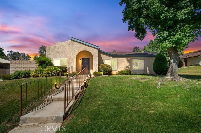 1024 Ardmore Circle, Redlands CA: https://media.crmls.org/medias/848cd00a-3af0-46b5-9827-62905c4448b8.jpg