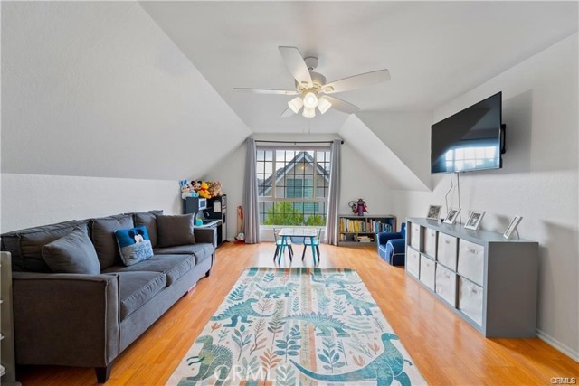 Detail Gallery Image 16 of 23 For 27065 Rio Prado Dr, Valencia,  CA 91354 - 4 Beds | 3 Baths