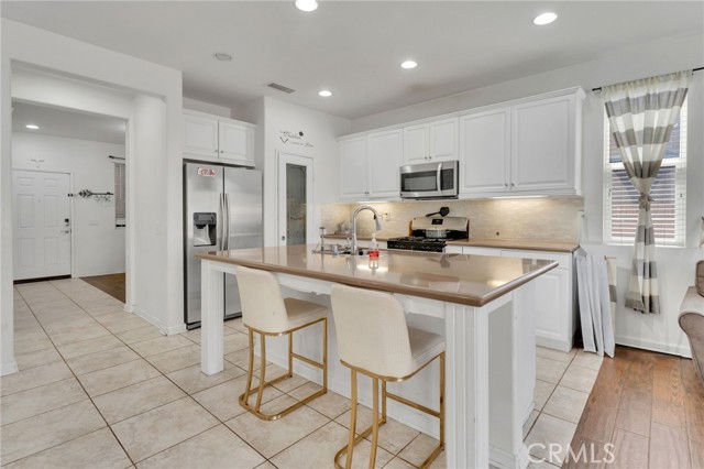 Detail Gallery Image 4 of 31 For 45525 Stanridge Ave, Lancaster,  CA 93535 - 4 Beds | 2 Baths