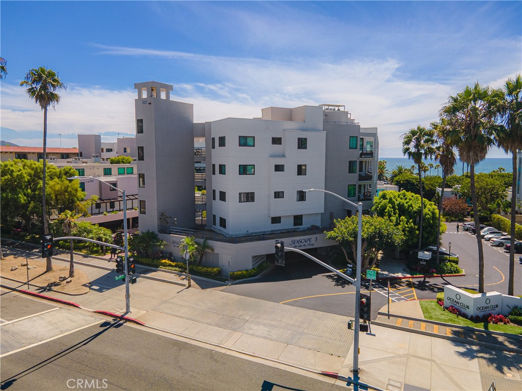 520 The Village #113
