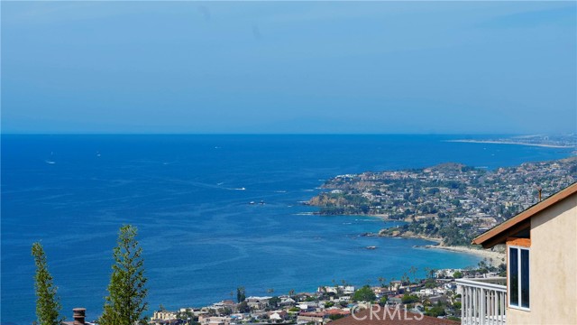 Detail Gallery Image 2 of 29 For 1040 La Mirada St, Laguna Beach,  CA 92651 - 3 Beds | 3 Baths