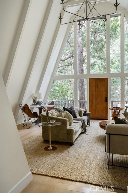 27824 Fern Dell Road, Lake Arrowhead CA: https://media.crmls.org/medias/848e4cce-9f4b-4e12-9bd8-980dd078a167.jpg