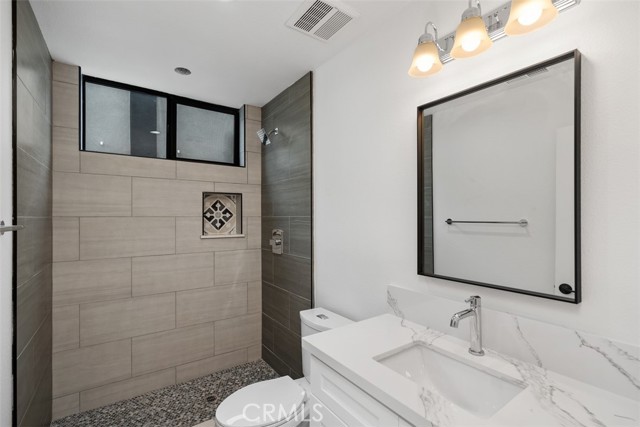 Detail Gallery Image 25 of 38 For 4536 W 18th St, Los Angeles,  CA 90019 - 4 Beds | 4 Baths