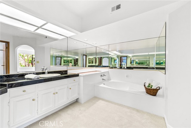 6222 Riviera Circle, Long Beach CA: https://media.crmls.org/medias/848fad15-9a78-4f8c-a9e6-0f5dec0f6846.jpg