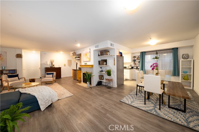Detail Gallery Image 3 of 20 For 8744 Burnet #7,  North Hills,  CA 91343 - 3 Beds | 2/1 Baths