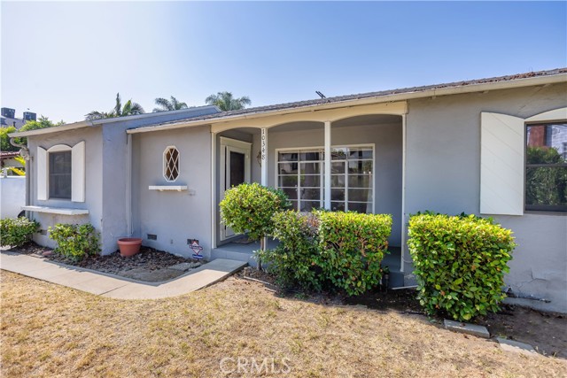10348 Woodbridge Street, Toluca Lake CA: https://media.crmls.org/medias/84904c5d-9513-46aa-91e7-da8aa74da137.jpg