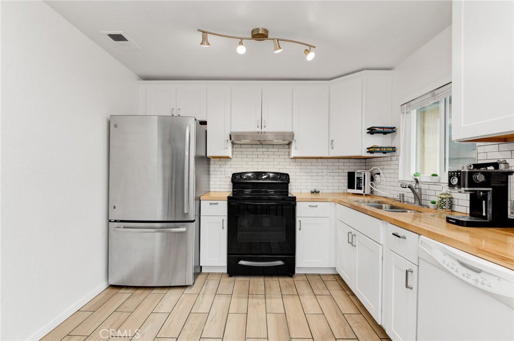 11305 Avenida De Los Lobos - photo 8