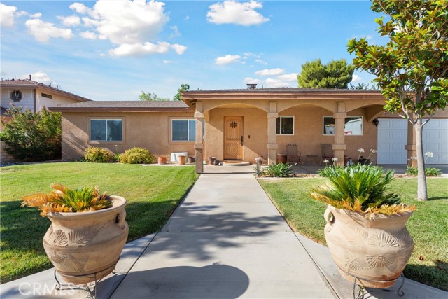 5622 W Avenue M4, Lancaster CA: https://media.crmls.org/medias/84908dea-c560-4b56-a3cd-cf3928004f98.jpg