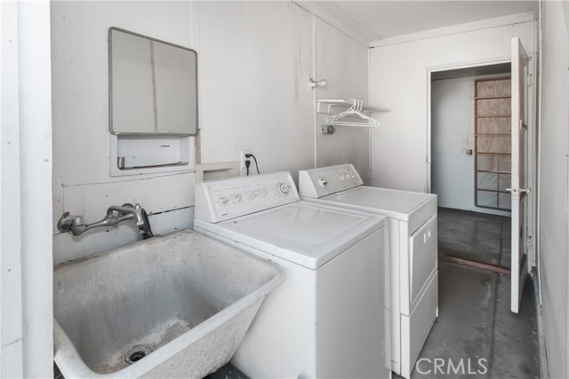 Detail Gallery Image 13 of 28 For 1329 -1331 N Screenland Dr #1329-1331,  Burbank,  CA 91505 - 4 Beds | 2 Baths