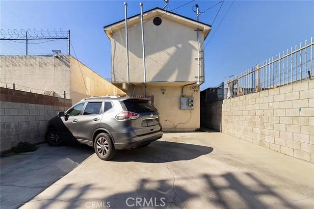 Detail Gallery Image 2 of 2 For 9714 S Main St, Los Angeles,  CA 90003 - 6 Beds | 4 Baths