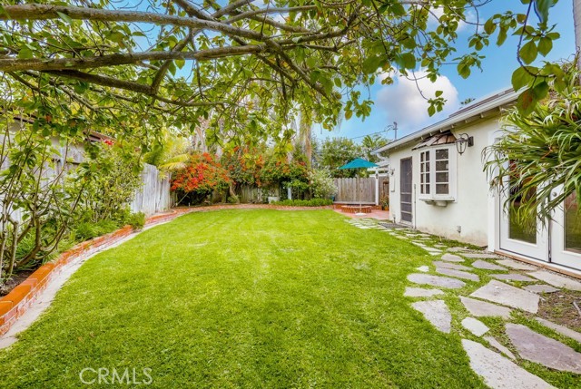 2144 Iris Place, Costa Mesa CA: https://media.crmls.org/medias/8490e874-a45a-40c2-ab43-6f26af9c4613.jpg