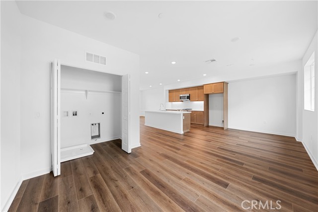 Detail Gallery Image 11 of 26 For 557 via Vallarta, Camarillo,  CA 93012 - 3 Beds | 2/2 Baths
