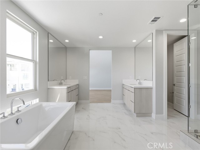 Detail Gallery Image 30 of 33 For 140 Creation, Irvine,  CA 92618 - 5 Beds | 5 Baths