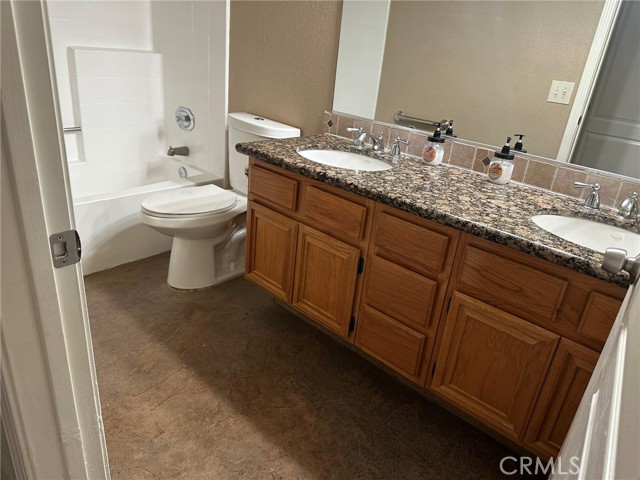 Detail Gallery Image 15 of 19 For 1715 Lake Way, Lancaster,  CA 93534 - 5 Beds | 2/1 Baths