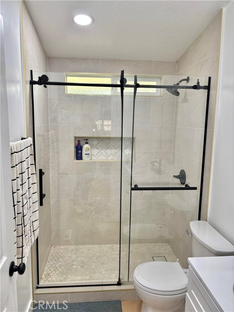 Detail Gallery Image 4 of 16 For 27635 Peridot, Castaic,  CA 91384 - 2 Beds | 2 Baths