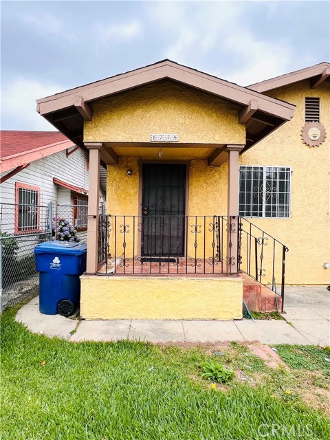Detail Gallery Image 1 of 10 For 1738 W 38th St, Los Angeles,  CA 90062 - 2 Beds | 1 Baths