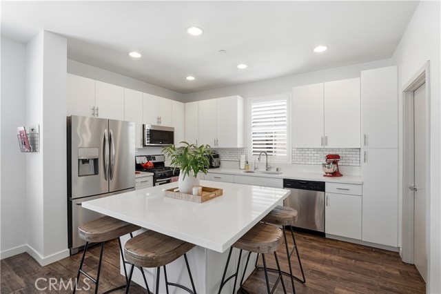 Detail Gallery Image 11 of 29 For 809 S Anaheim Bld, Anaheim,  CA 92805 - 3 Beds | 2/1 Baths