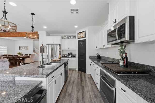 Detail Gallery Image 12 of 36 For 4747 Brison Ct, Jurupa Valley,  CA 91752 - 5 Beds | 4 Baths