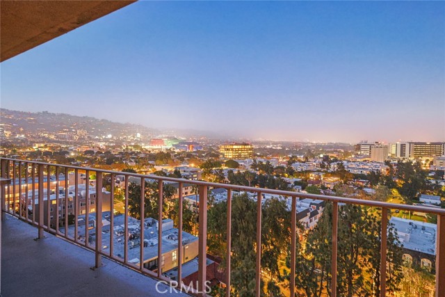 Detail Gallery Image 1 of 73 For 100 S Doheny Dr #1110,  Los Angeles,  CA 90048 - 3 Beds | 3 Baths