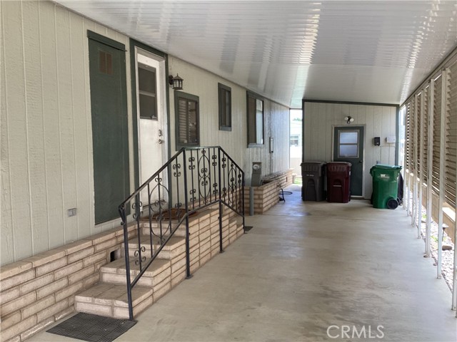 4133 W Wilson Street, Banning CA: https://media.crmls.org/medias/84946524-b3df-4a48-b9d2-d3d9bd01ae42.jpg