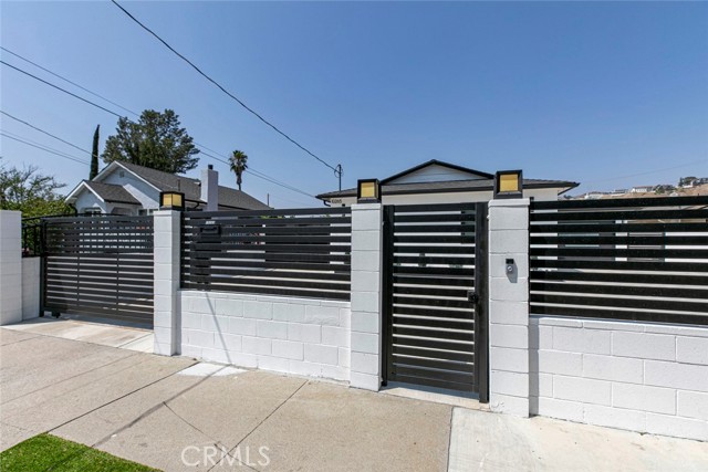 10265 Strathern Street, Sun Valley CA: https://media.crmls.org/medias/84948674-da58-4ceb-a40a-22a5d0a7a87f.jpg